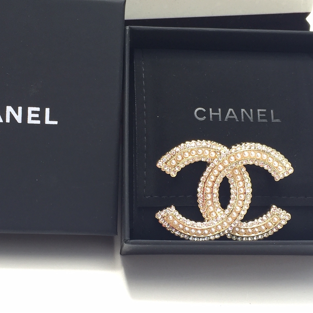 Chanel Gold Brooch with Pearls